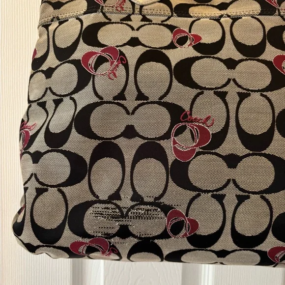 Coach Poppy G1120-18711 Signature Hearts Metallic Silver/Red  Glam Tote GUC - Picture 10 of 15